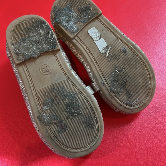 Size 7 gold shoes - Picture 5 of 5